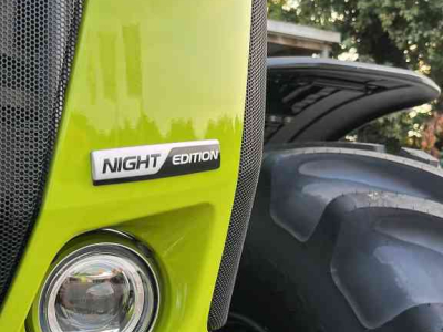 Schlepper / Traktor Claas Axion 870 Night Edition