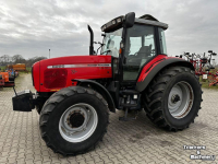 Schlepper / Traktor Massey Ferguson 8220 Dynashift
