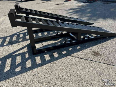 Waschplatz  Eigen bouw oprijbokken/ schoonspuitbokken