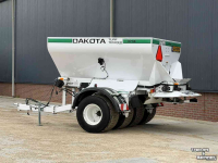Sonstiges Rasen- und Grundstückspflegemaschinen und Zubehör  Dakota Turf Tender 414 Zandstrooier Bezandingsmachine