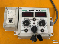 Sonstiges Rasen- und Grundstückspflegemaschinen und Zubehör  Dakota Turf Tender 414 Zandstrooier Bezandingsmachine