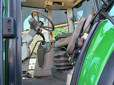 Schlepper / Traktor John Deere 6120M