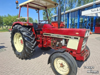 Schlepper / Traktor International INTERNATIONAL 744