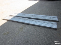 Sonstige Transport- und Industriemaschinen und Zubehör  Aluminium op rijplaat