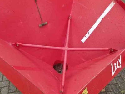 Düngerstreuer Lely 1250