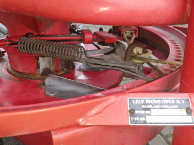 Düngerstreuer Lely 1250