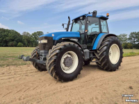 Schlepper / Traktor New Holland 8360
