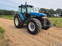 Schlepper / Traktor New Holland 8360