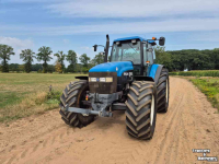 Schlepper / Traktor New Holland 8360