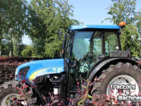 Schlepper / Traktor New Holland T4050