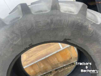 Räder, Reifen, Felgen & Distanzringe Vredestein 520x85R38 traction