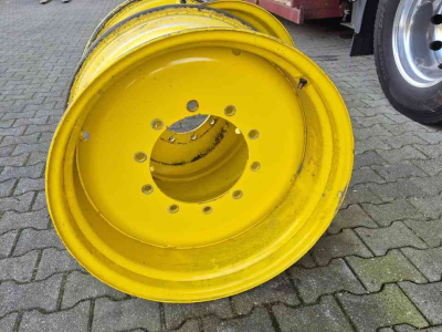 Räder, Reifen, Felgen & Distanzringe John Deere Velgen 15x28 Titan vast