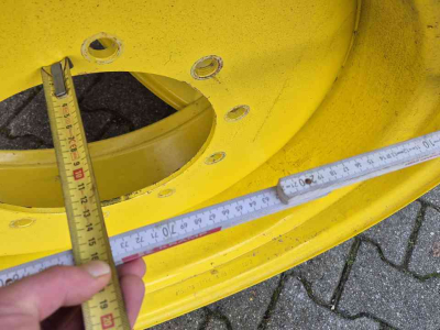 Räder, Reifen, Felgen & Distanzringe John Deere Velgen 15x28 Titan vast
