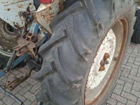 Oldtimers Ford 4000 met voorlader