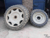 Räder, Reifen, Felgen & Distanzringe Massey Ferguson Cultuur wielen 270/95 R48 270/95 R32