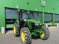 Schlepper / Traktor John Deere 6M 125