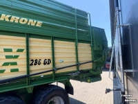Lade- und Dosierwagen Krone AX 280 GJ opraapwagen met afvoerband
