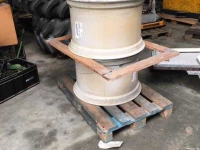 Räder, Reifen, Felgen & Distanzringe Valtra W18L X 28