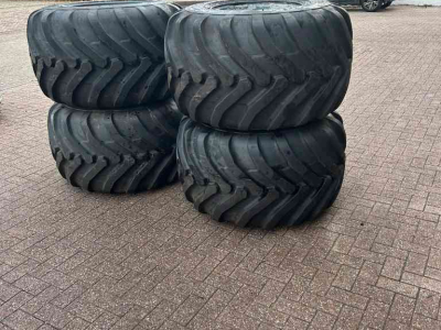 Räder, Reifen, Felgen & Distanzringe  700/40R22.5