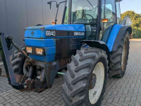 Schlepper / Traktor New Holland 6640 SE