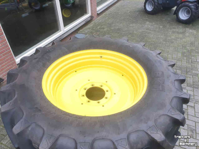 Räder, Reifen, Felgen & Distanzringe  Voor 420/70-R28 Achter 520/70-R38