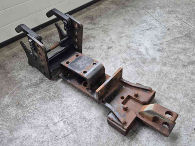 Sonstiges Traktoren und Zubehör Massey Ferguson Cramer Trekhaakframe met onderbrug en zwaaihaak MF