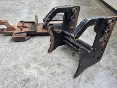 Sonstiges Traktoren und Zubehör Massey Ferguson Cramer Trekhaakframe met onderbrug en zwaaihaak MF