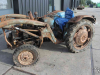 Oldtimers Ford Fordson Dextra met frontlader voorlader opknapper oldtimer