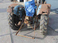 Oldtimers Ford Fordson Dexta met frontlader voorlader opknapper oldtimer