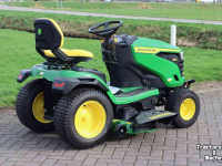 Aufsitzrasenmäher John Deere X167