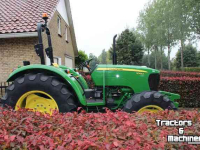 Schlepper / Traktor John Deere 5065E 4WD