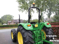 Schlepper / Traktor John Deere 5065E 4WD