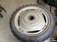 Räder, Reifen, Felgen & Distanzringe Alliance 230/95R44 (9.5R44)