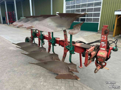Pflüge Kverneland 4 schaar ploeg