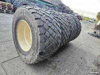 Räder, Reifen, Felgen & Distanzringe Michelin 710/50R30.5 op velg.