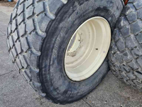 Räder, Reifen, Felgen & Distanzringe Michelin 710/50R30.5 op velg.