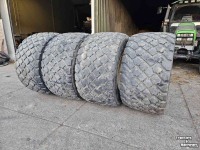 Räder, Reifen, Felgen & Distanzringe Michelin 710/50R30.5 op velg.