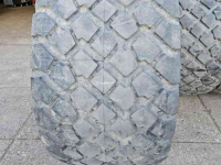 Räder, Reifen, Felgen & Distanzringe Michelin 710/50R30.5 op velg.
