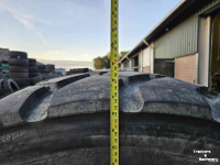 Räder, Reifen, Felgen & Distanzringe Michelin 710/50R30.5 op velg.