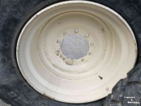 Räder, Reifen, Felgen & Distanzringe Michelin 710/50R30.5 op velg.