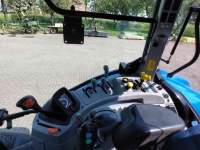 Schlepper / Traktor New Holland t6.140