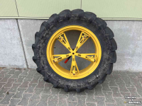 Autres roues, pneus, jantes et accessoires Molcon Dubbellucht Molcon 5-ster 12.4R28 naast 15.5x25