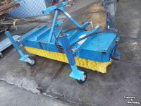 Kehrmaschine Ceres Hydraulische veegbostel met mechanische schuinverstelling