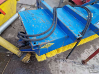 Kehrmaschine Ceres Hydraulische veegbostel met mechanische schuinverstelling