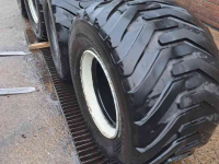 Räder, Reifen, Felgen & Distanzringe BKT 600/50R22.5 op 10-gaats velg