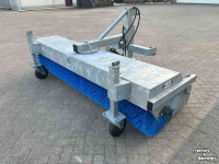 Kehrmaschine M-Sweep TV600-250 trekkerveger veegmachine