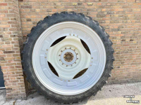 Räder, Reifen, Felgen & Distanzringe Kleber 270/95R54 80%