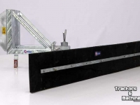 Gummi-Schieber Qmac Rabot caoutchouc pour étables avec montage JCB