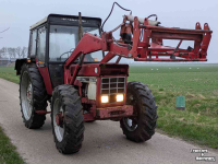 Schlepper / Traktor International 844-S