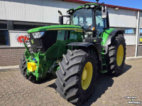Schlepper / Traktor John Deere 6M200